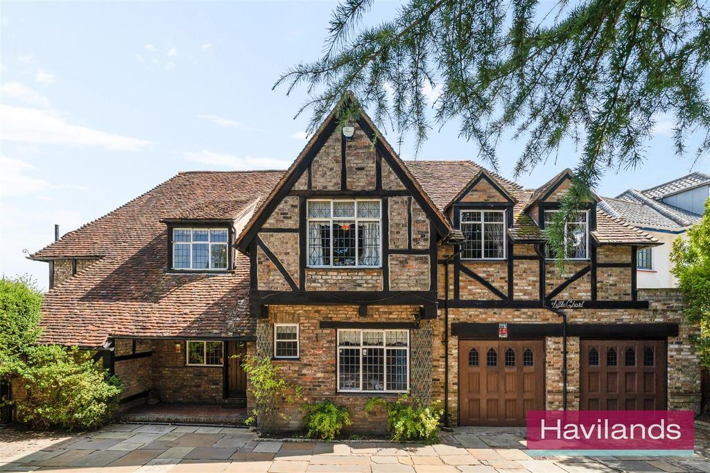 Property photo 1 of 25 Broad Walk-28.Jpg