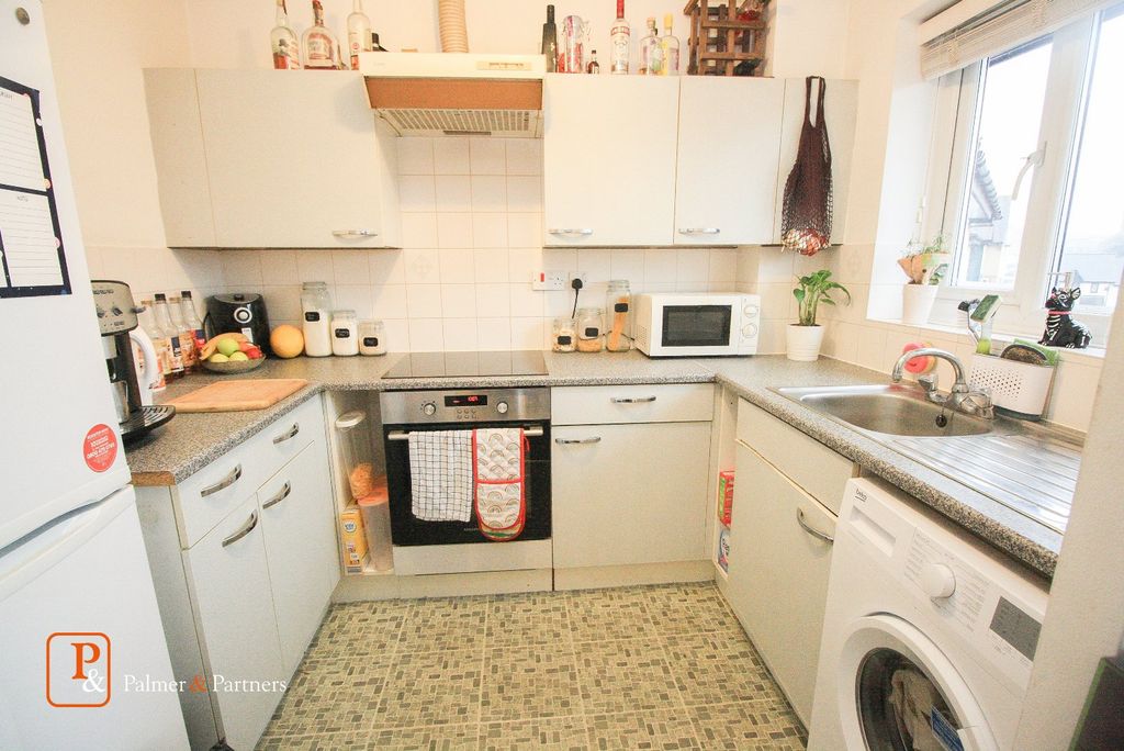 Property photo 2 of 6 Kitchen