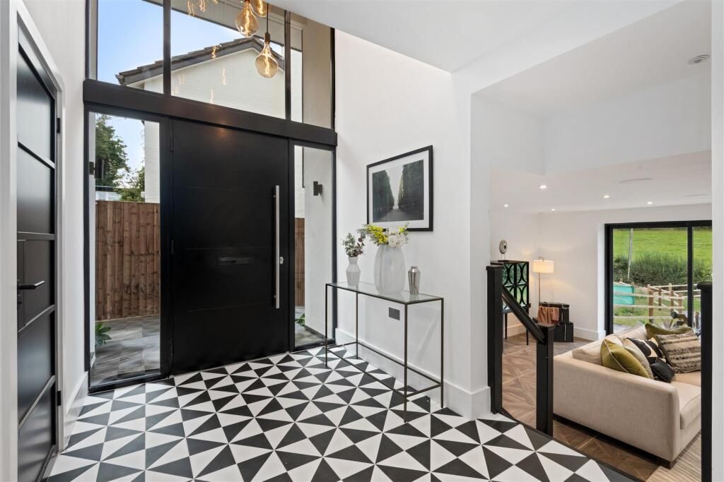 Property photo 2 of 27 Gallery