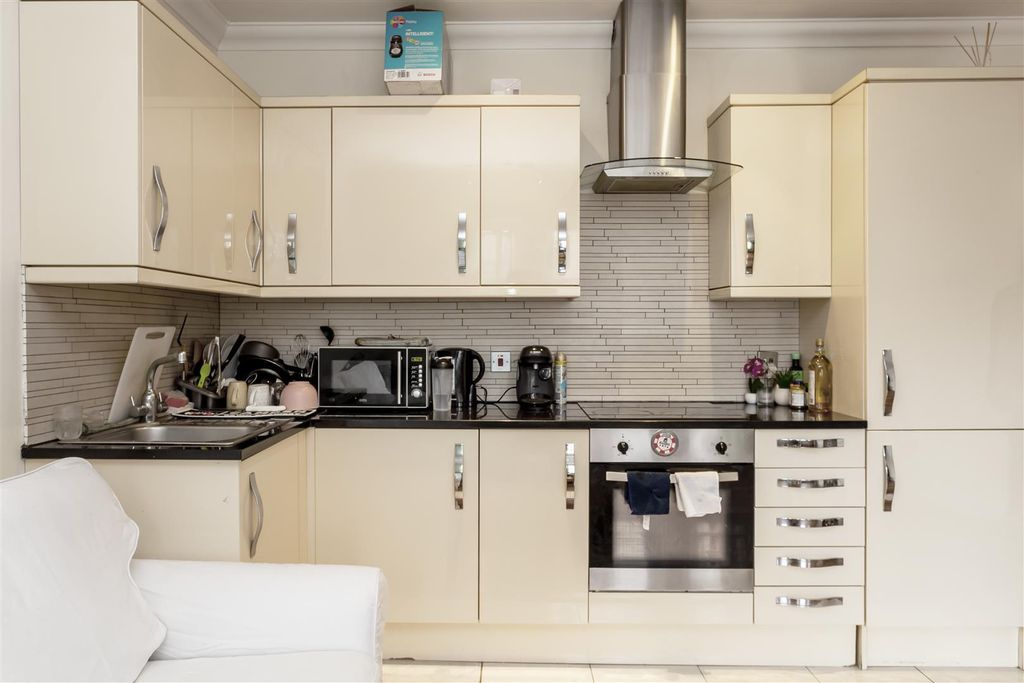 Property photo 3 of 6 011020206_Hawkea_3B Bond Street _W5 5Ap_002.Jpg
