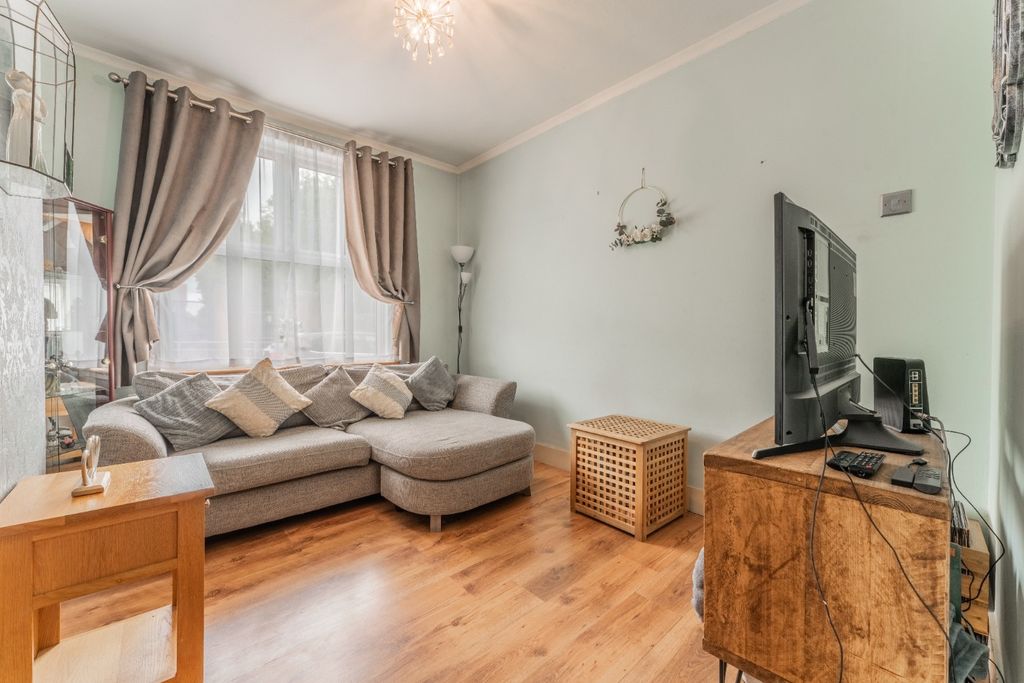 Property photo 2 of 13 5364652