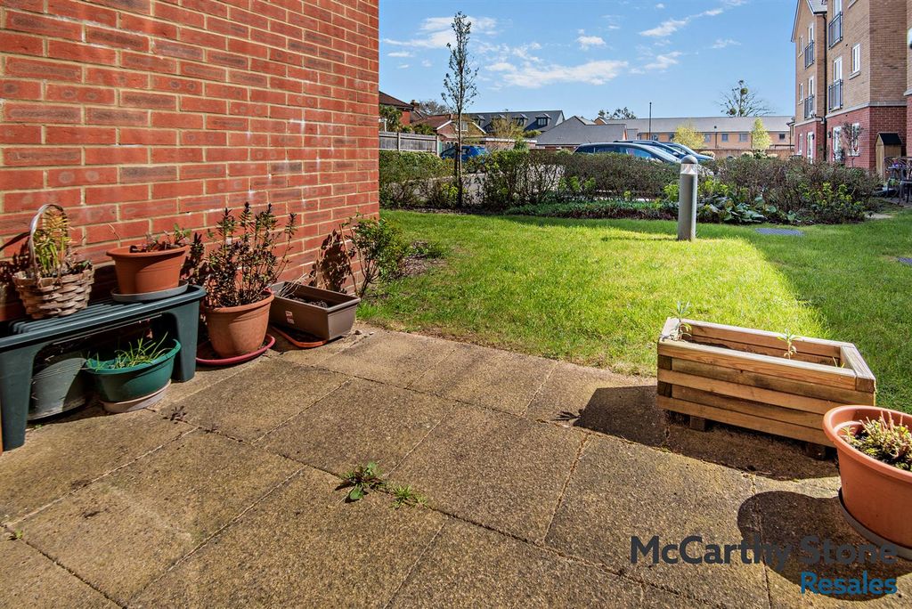 Property photo 2 of 33 8686984-Exterior01-800.Jpg