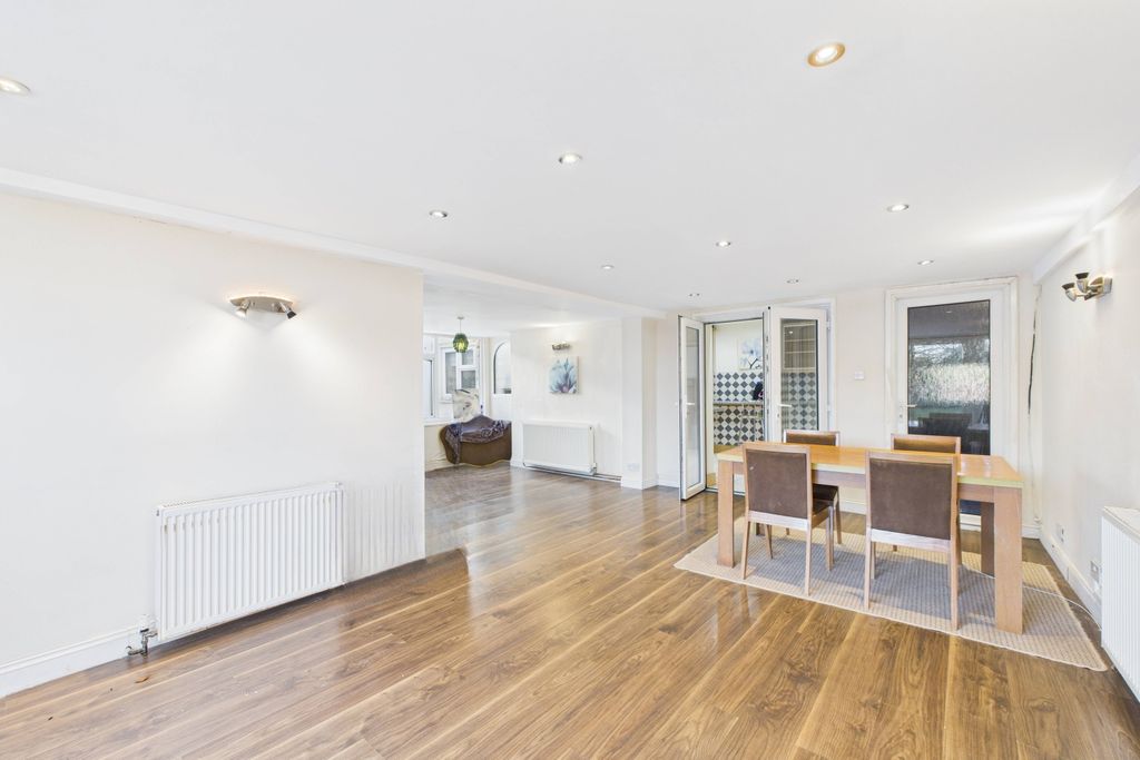 Property photo 3 of 23 Family  Dining Room