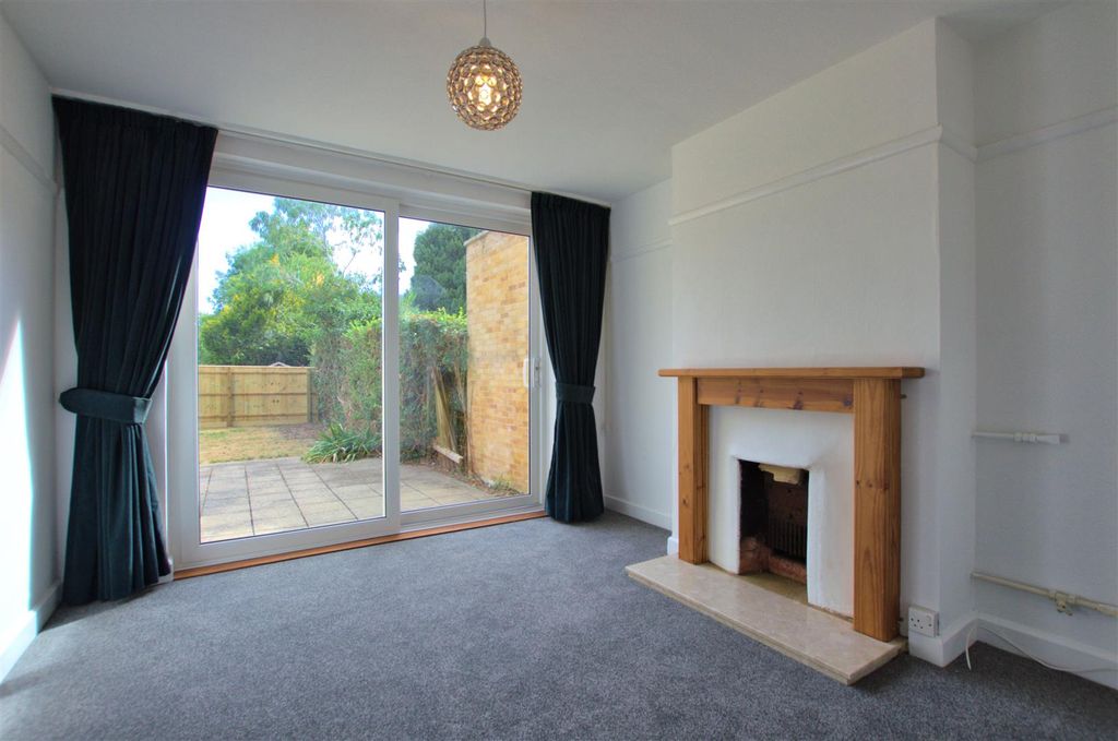 Property photo 3 of 10 Dining