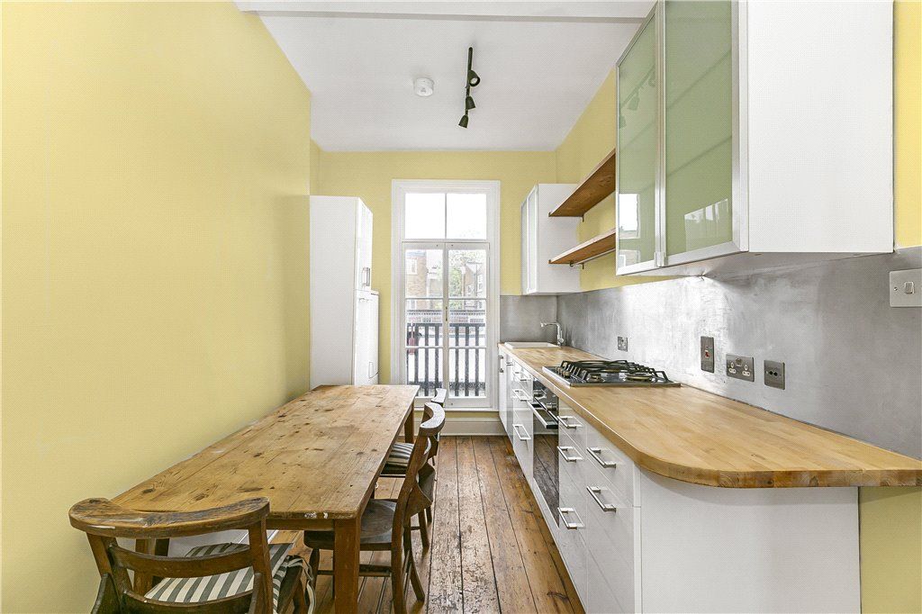 Property photo 3 of 9 Kitchen