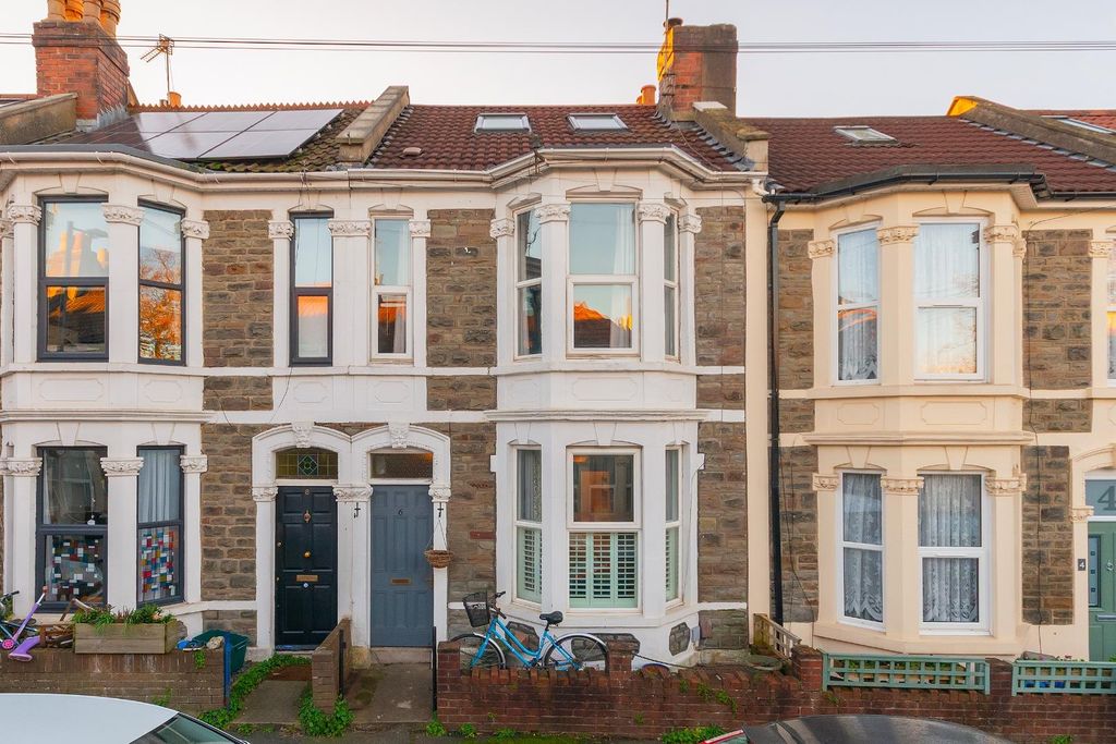 Property photo 2 of 34 0C6Rgk - External C.Jpg