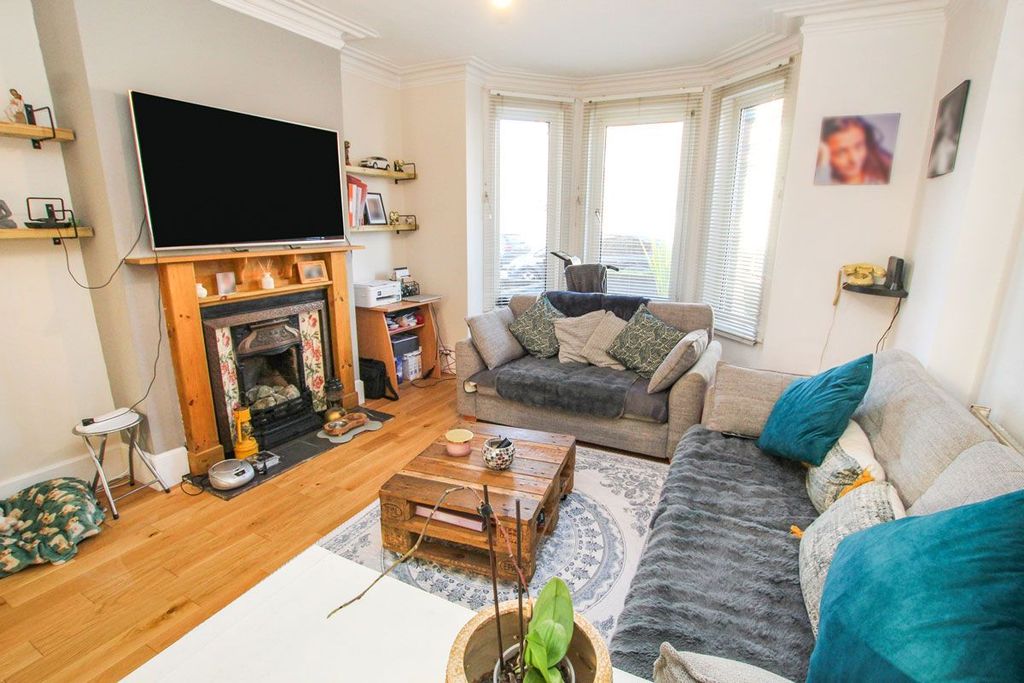 Property photo 3 of 18