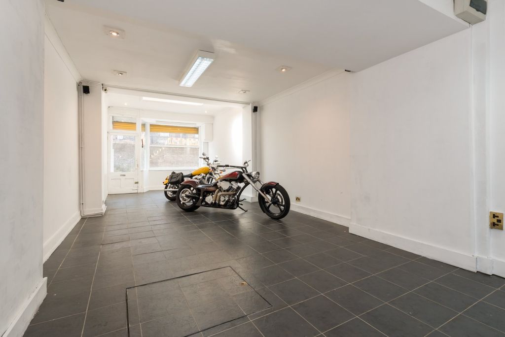 Property photo 2 of 23 Picture No. 01