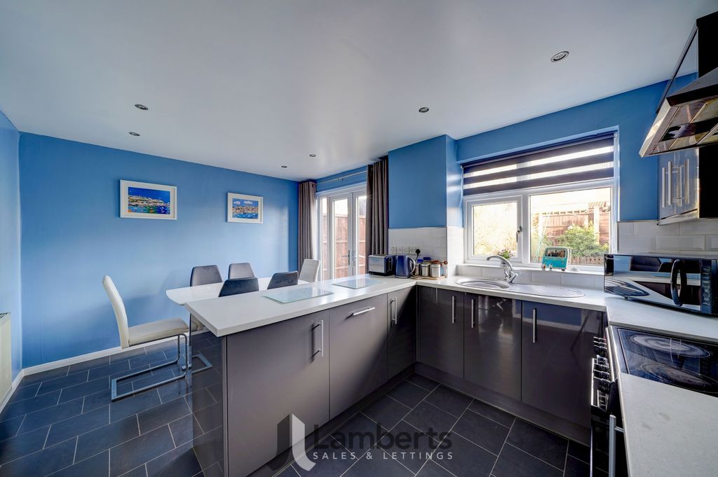 Property photo 2 of 21 Kitchen/Diner