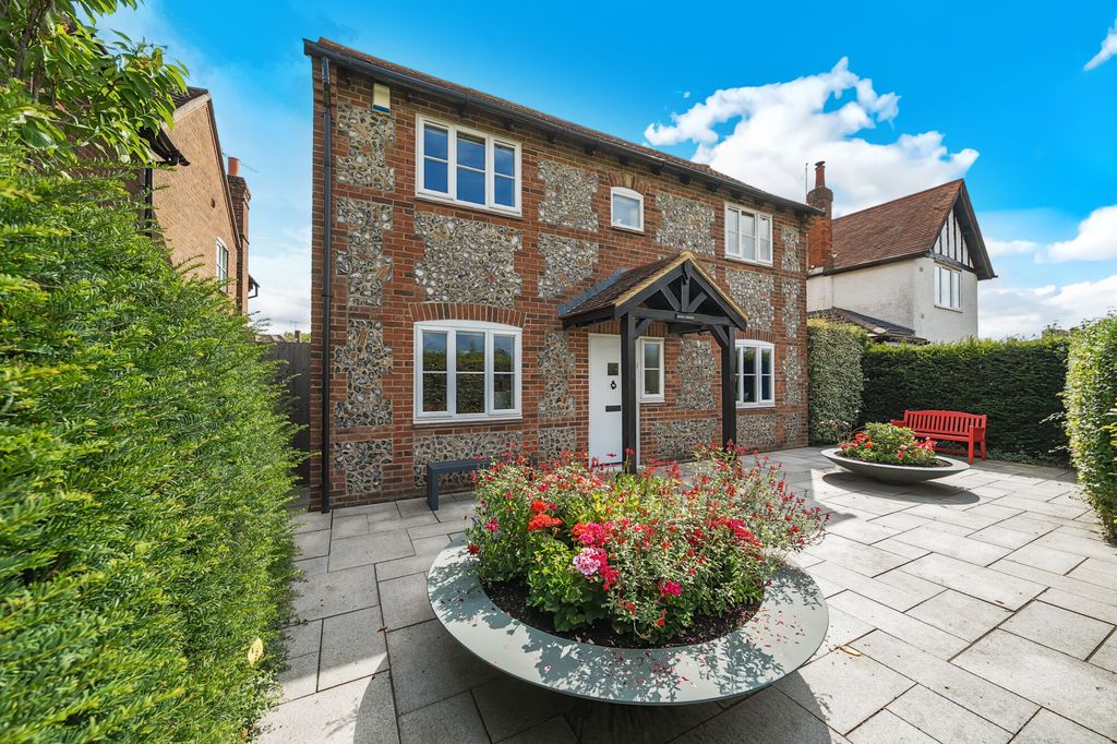 Property photo 1 of 11