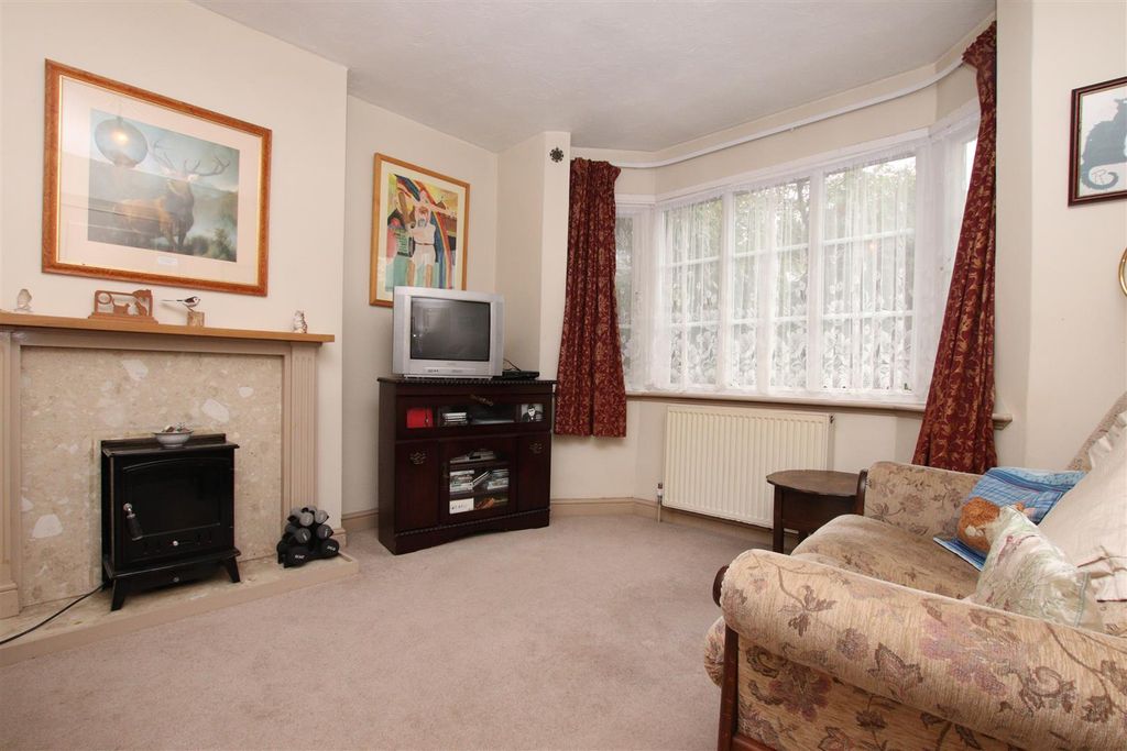 Property photo 3 of 17 Living Room.Jpg