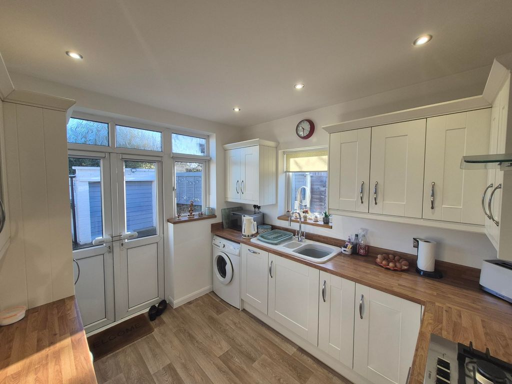 Property photo 2 of 14 Pytchley View