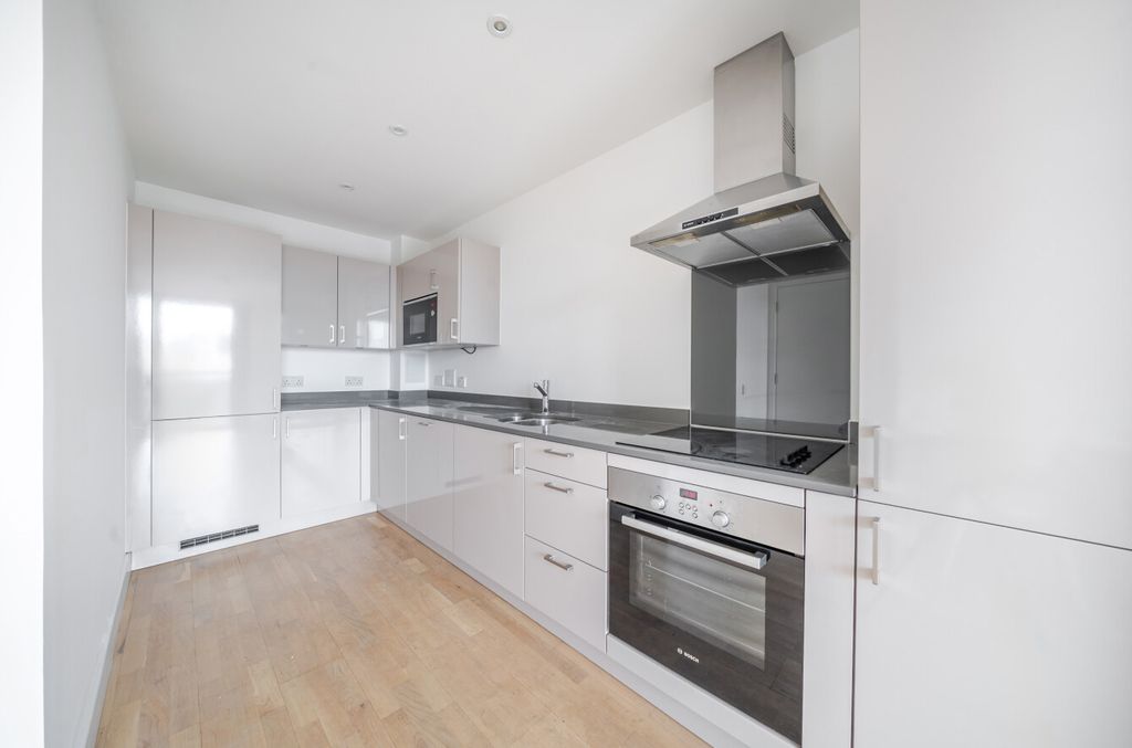 Property photo 3 of 15 1336475-3-6896031...