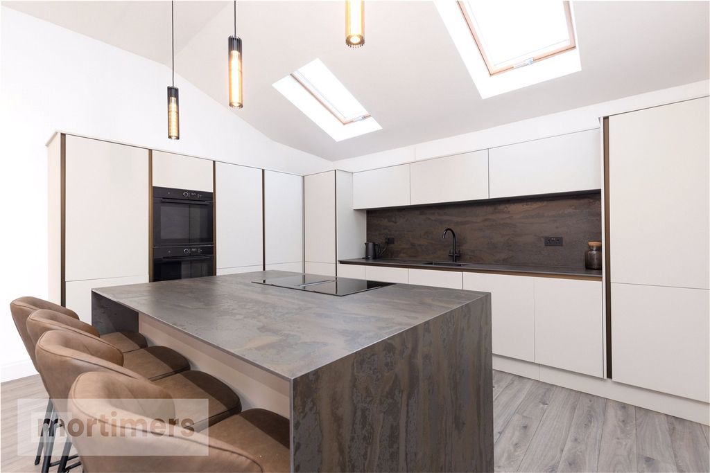 Property photo 2 of 33 Kitchen