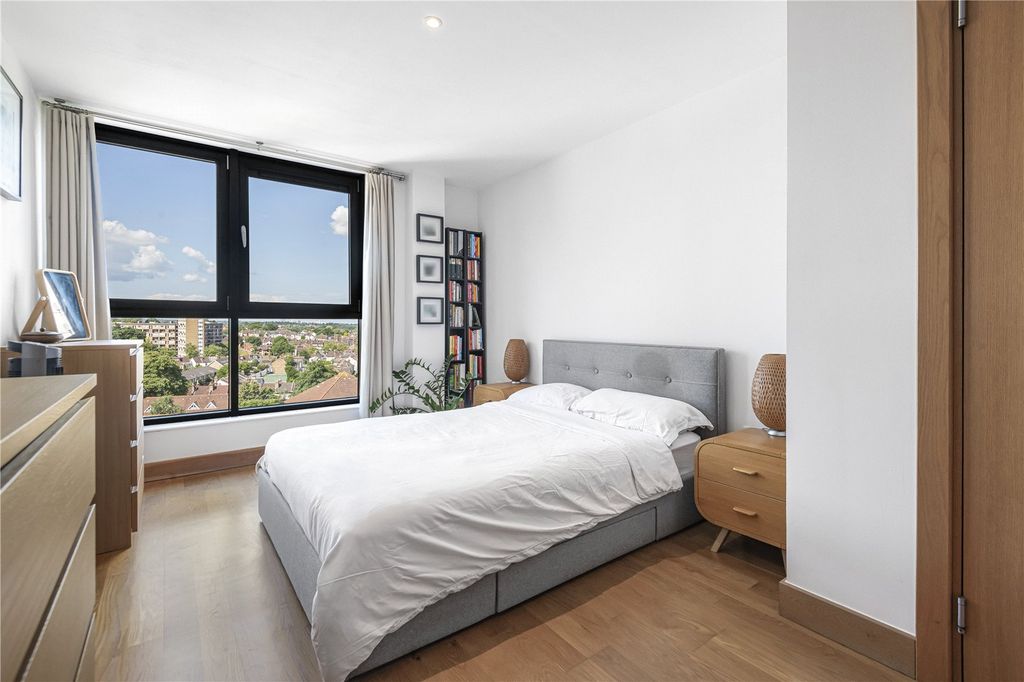 Property photo 3 of 21 Bedroom