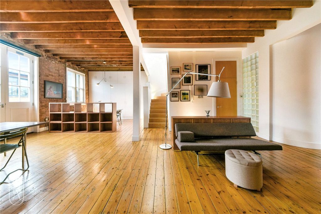 Property photo 2 of 28 Picture No. 18