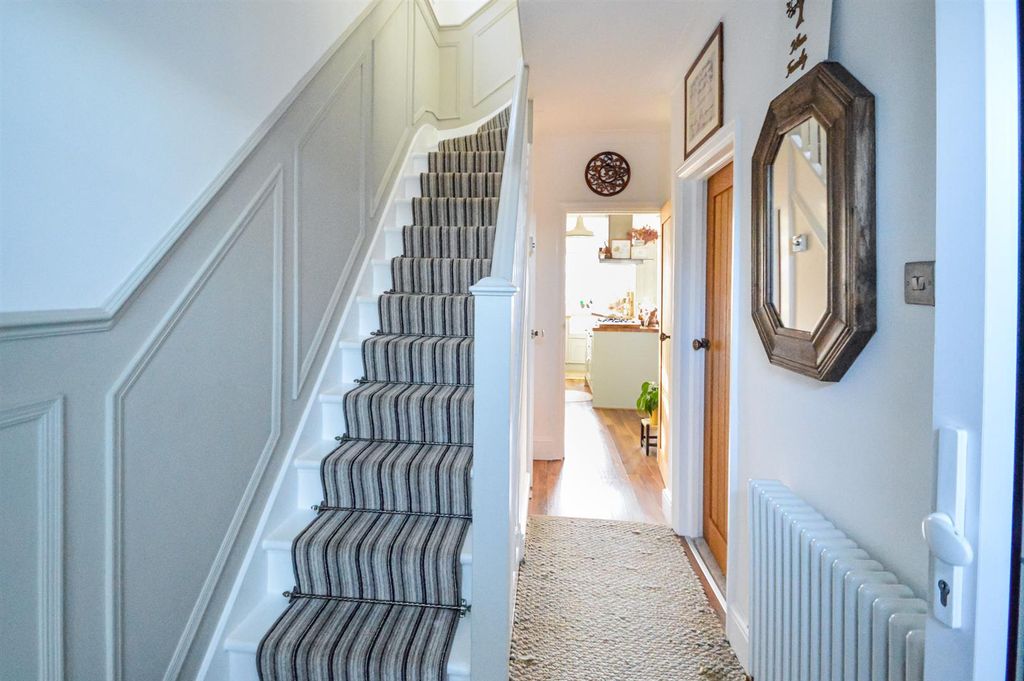 Property photo 3 of 33