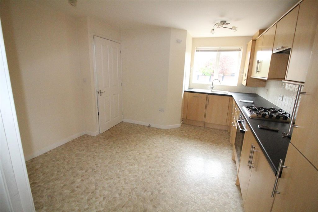 Property photo 3 of 11 Dining Kitchen