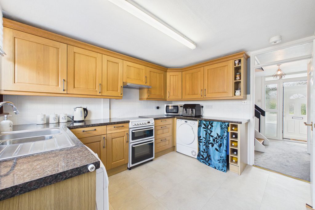 Property photo 2 of 30