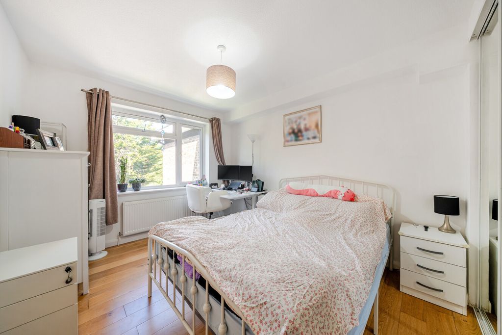 Property photo 3 of 9 1448869-1-69E8B4d...