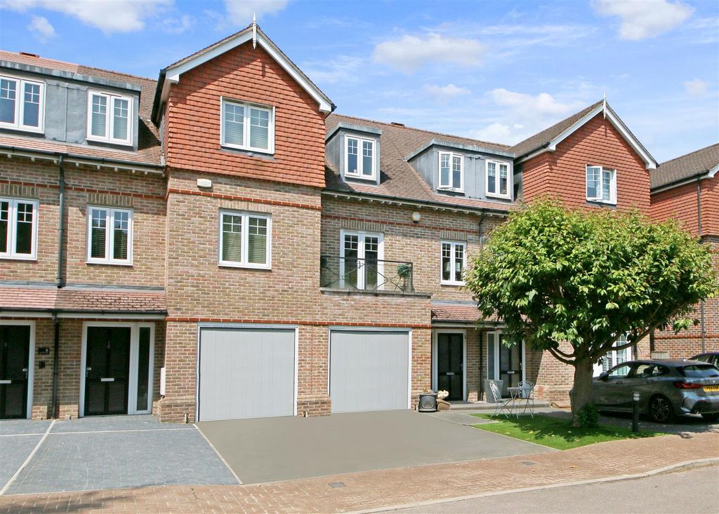 Property photo 1 of 27 Highbridge Ext.Jpg