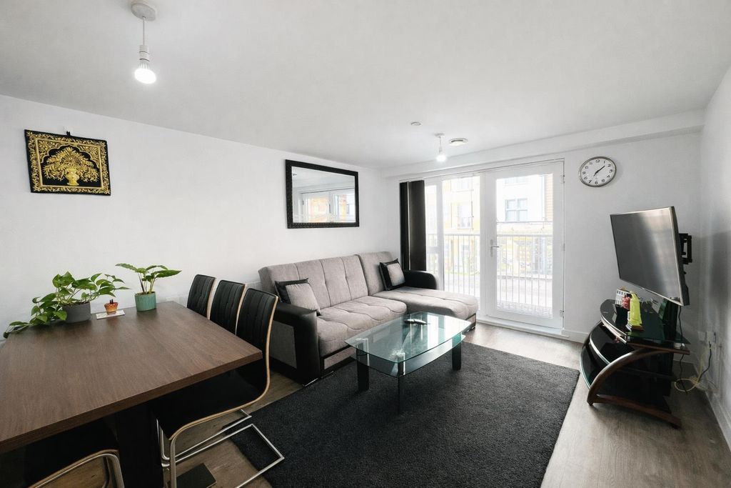 Property photo 2 of 11