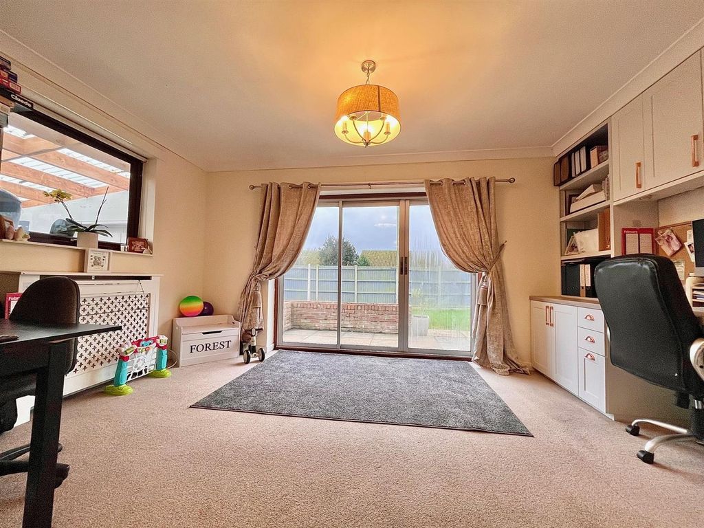 Property photo 3 of 20 Dining/Sitting Room