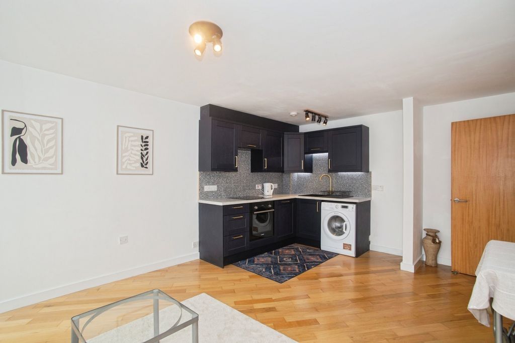 Property photo 3 of 13 Pbox-Img.Jpg