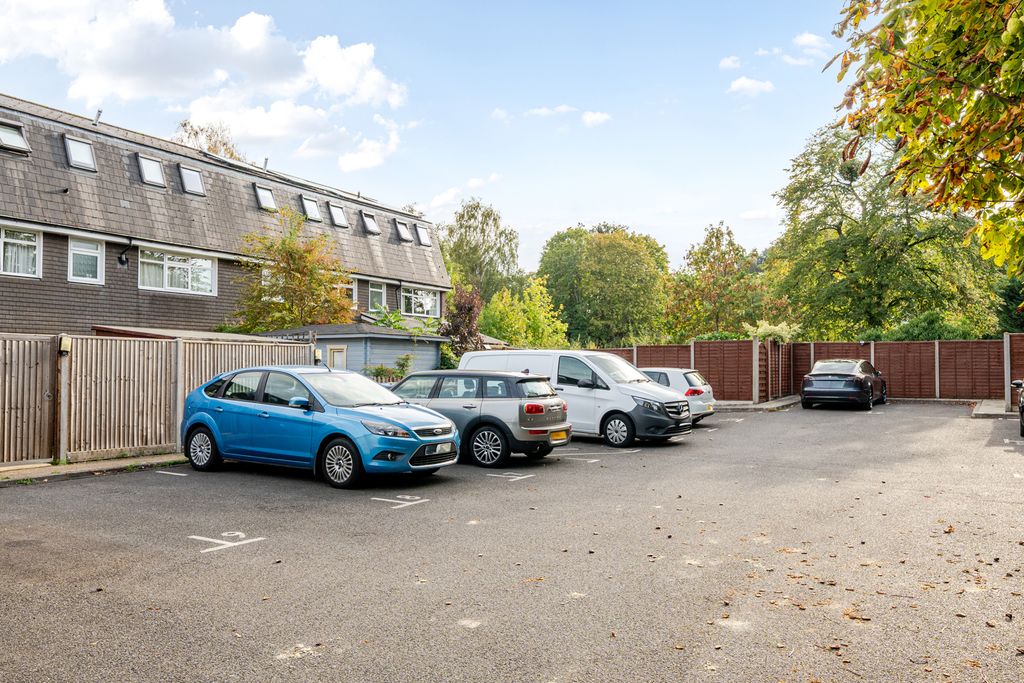 Property photo 2 of 13 Parking