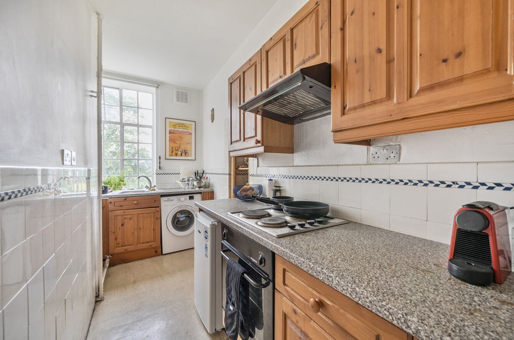 Property photo 2 of 8 1326653-1-6878Ba3...
