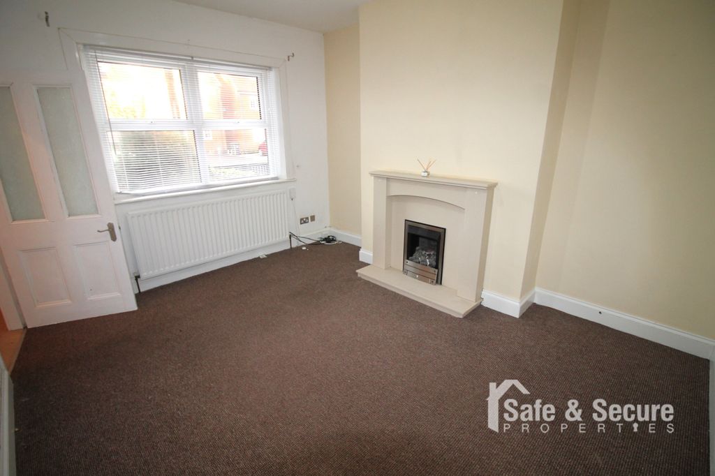 Property photo 3 of 8 Living Room (2)