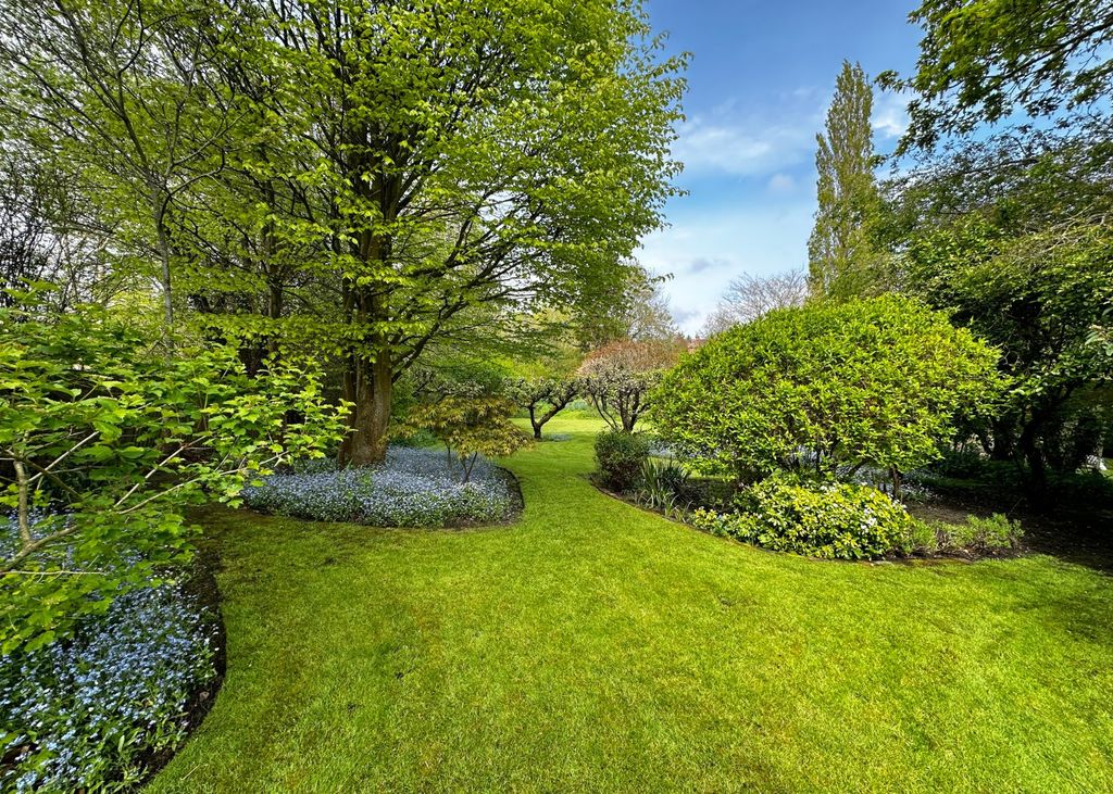Property photo 3 of 19 Gardens