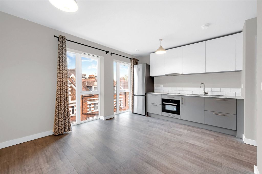 Property photo 1 of 8 Kitchen / Reception