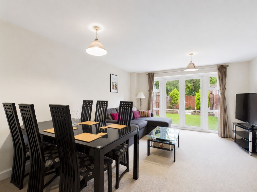 Property photo 3 of 11 Ewemove Estate Agents Basingstoke - Hewitt Road