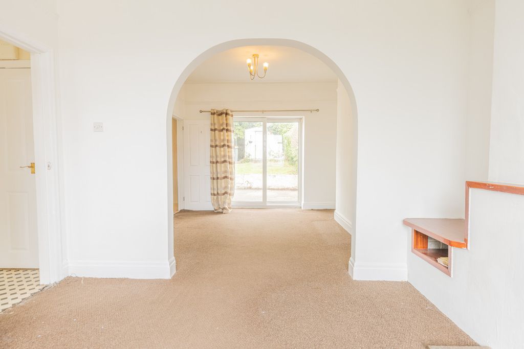 Property photo 2 of 32