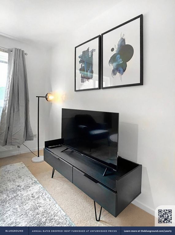 Property photo 3 of 17 Living Room