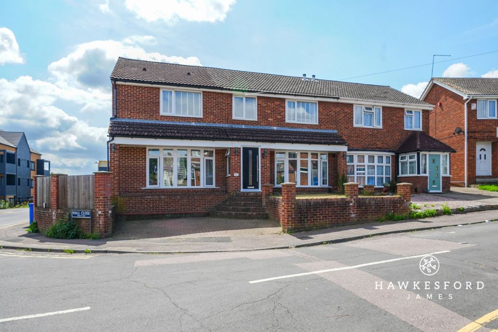 Property photo 1 of 25 Hall Close, Sittingbourne - Front Apect