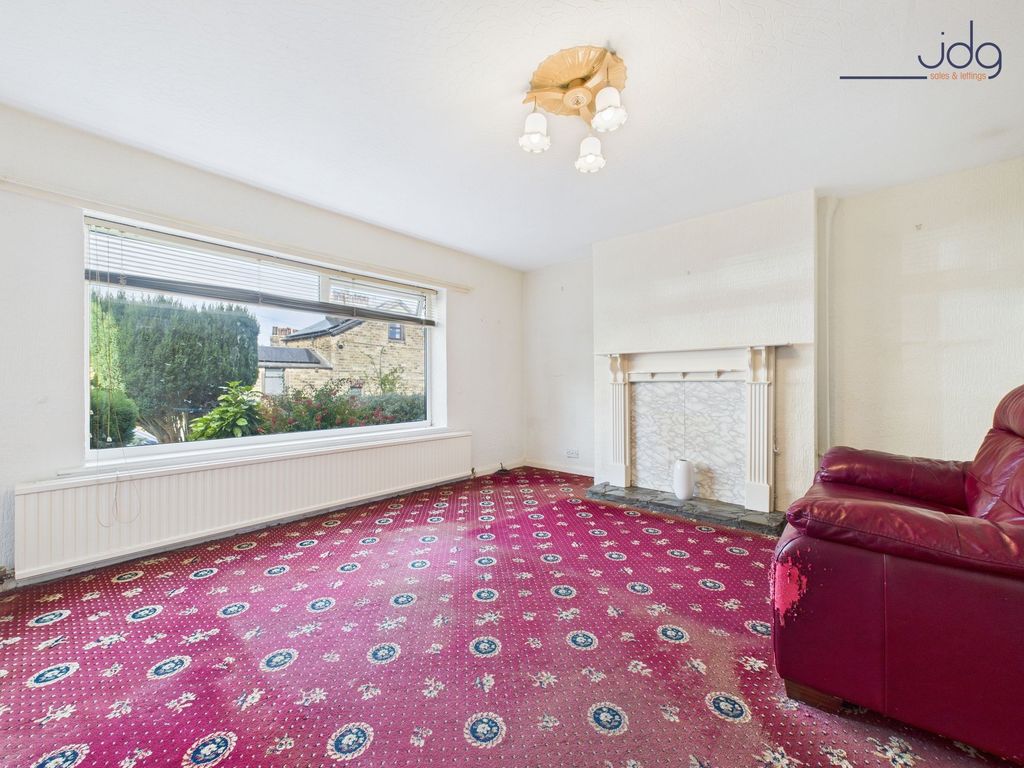 Property photo 3 of 10 Bright And Airy Living Room