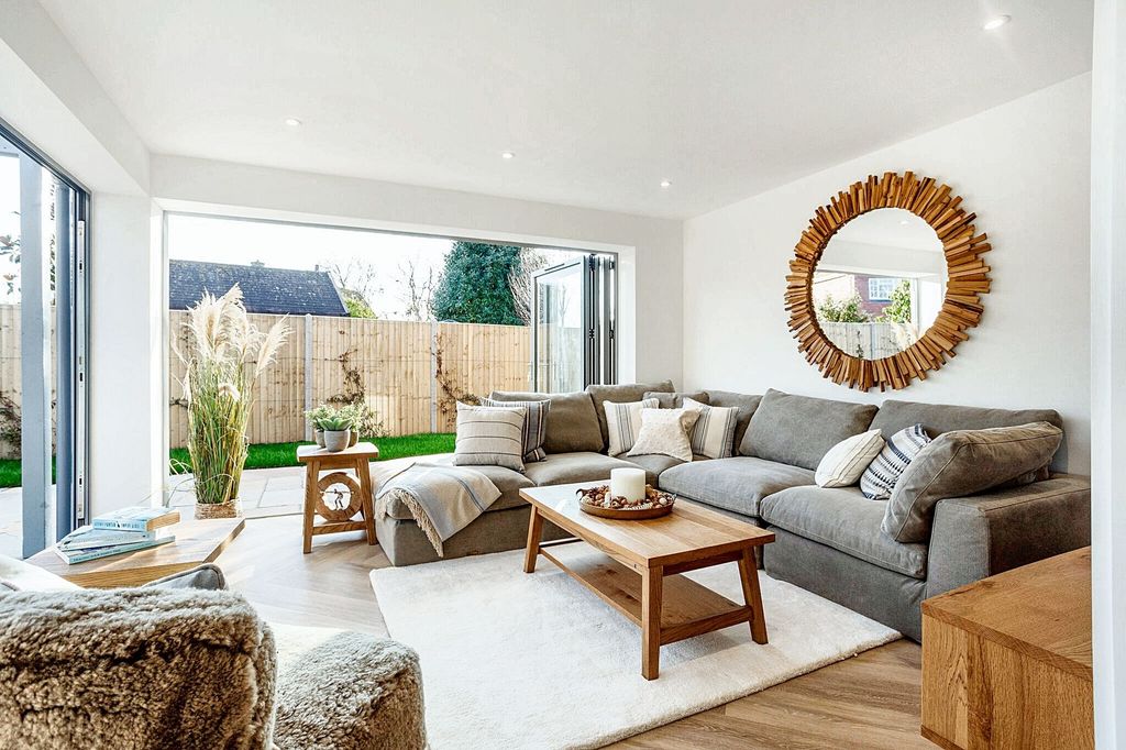 Property photo 2 of 20