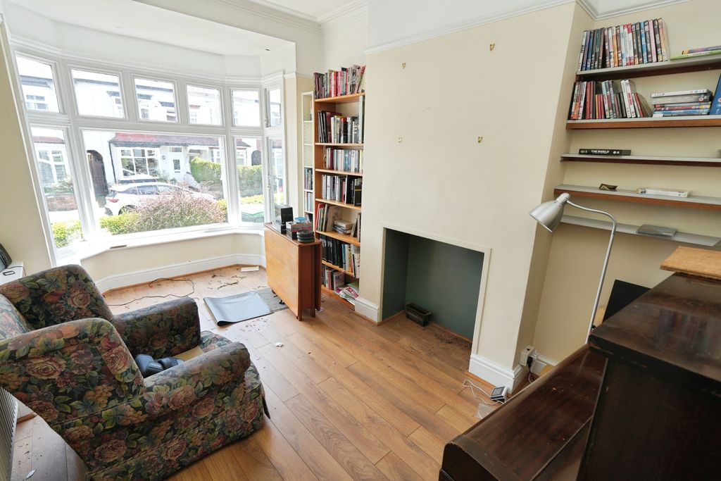 Property photo 3 of 7 Lounge