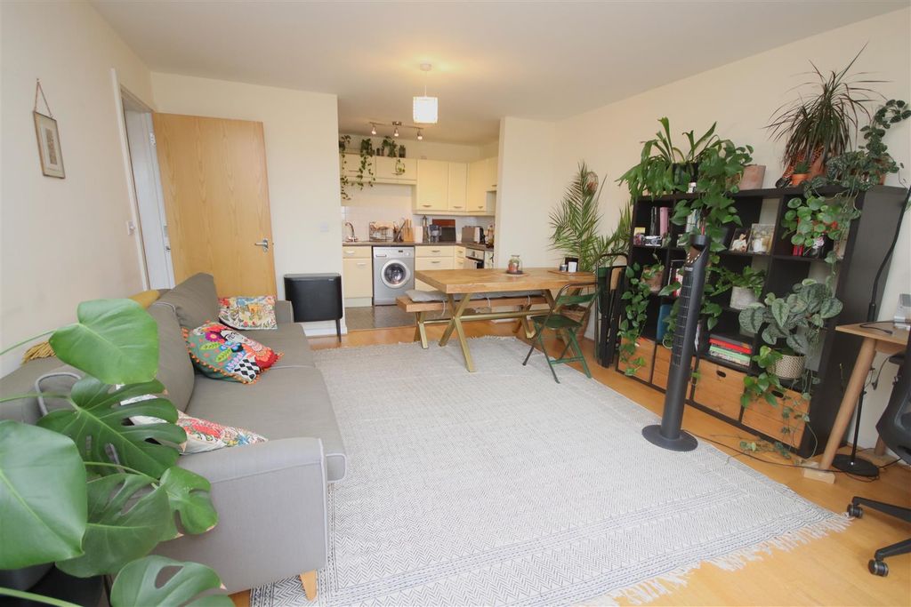 Property photo 3 of 7 Img_9372.Jpg