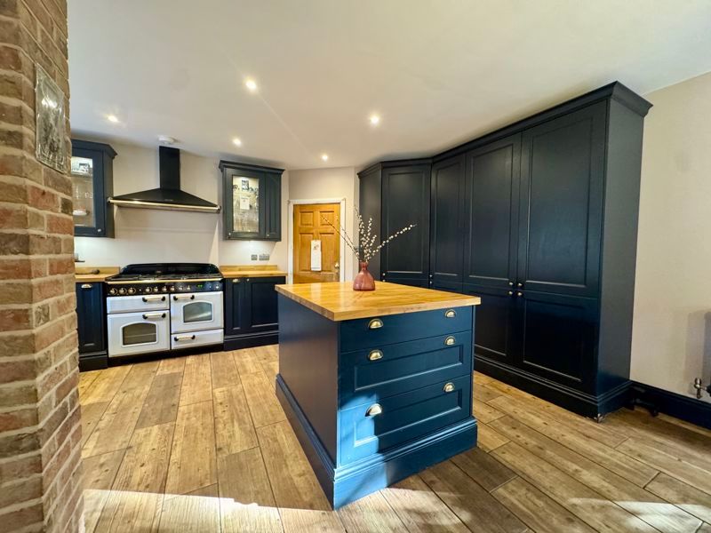 Property photo 3 of 34 Photo 13