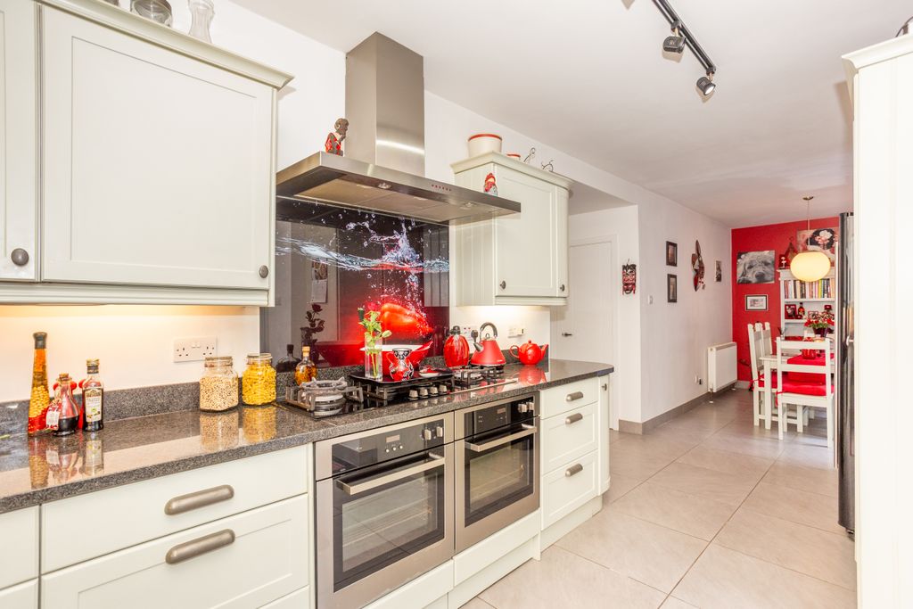 Property photo 3 of 66 Kitchen/Diner