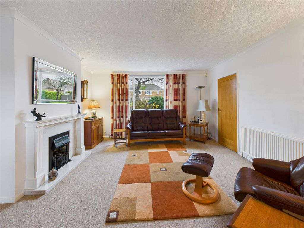 Property photo 3 of 19 Lounge Area