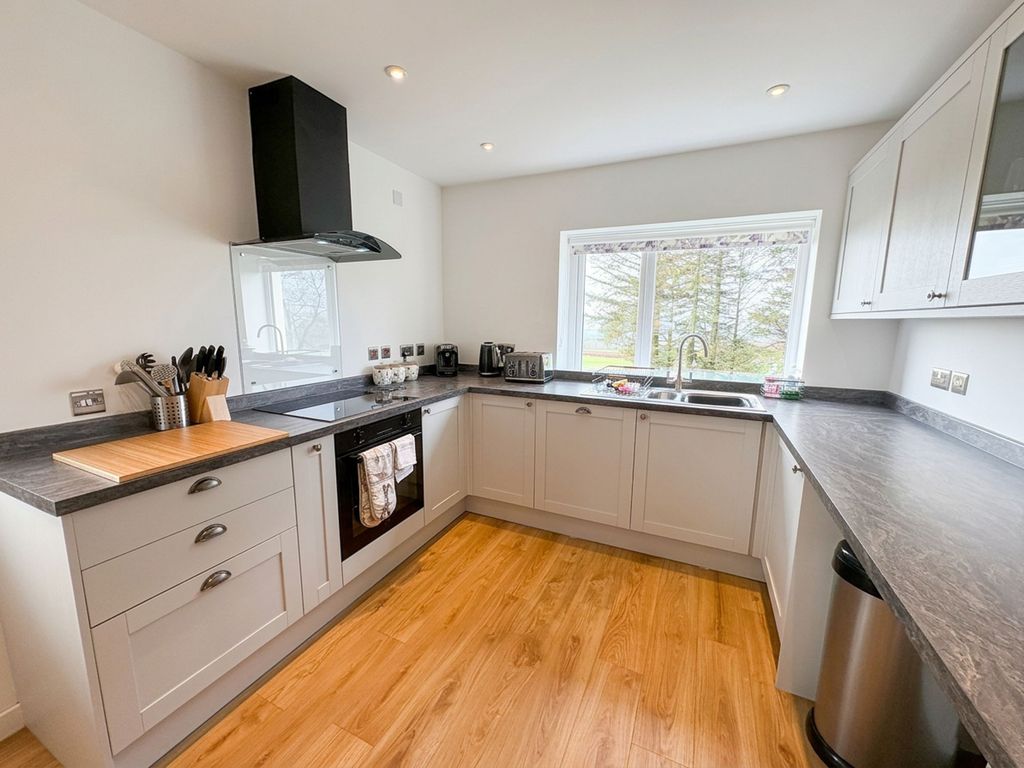 Property photo 2 of 33