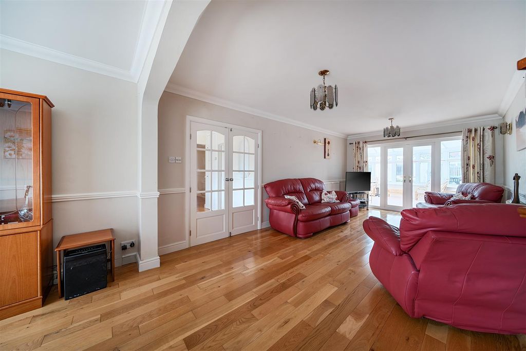 Property photo 3 of 21 Living Room