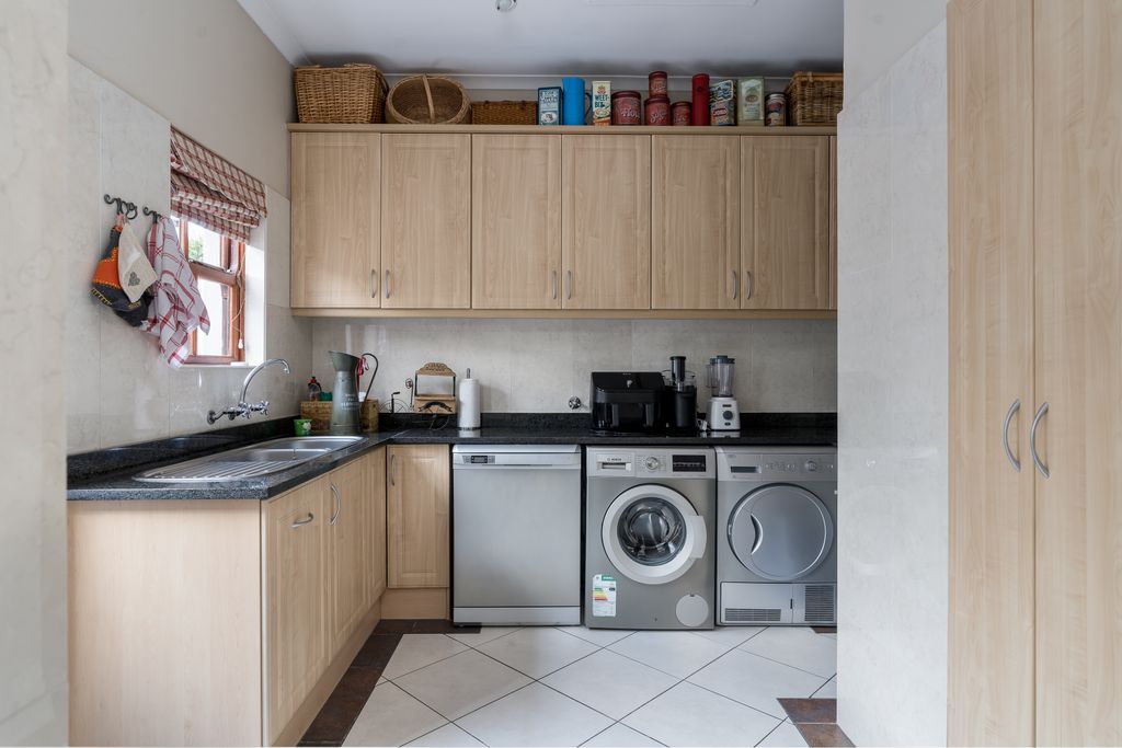 Property photo 3 of 36