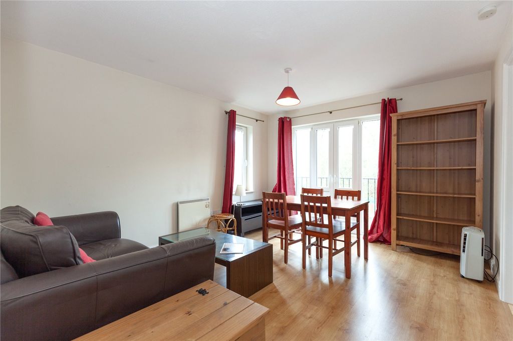 Property photo 2 of 7 Photo 02