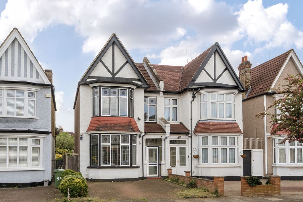 Property photo 1 of 12 1462949-15-6A0Db3...