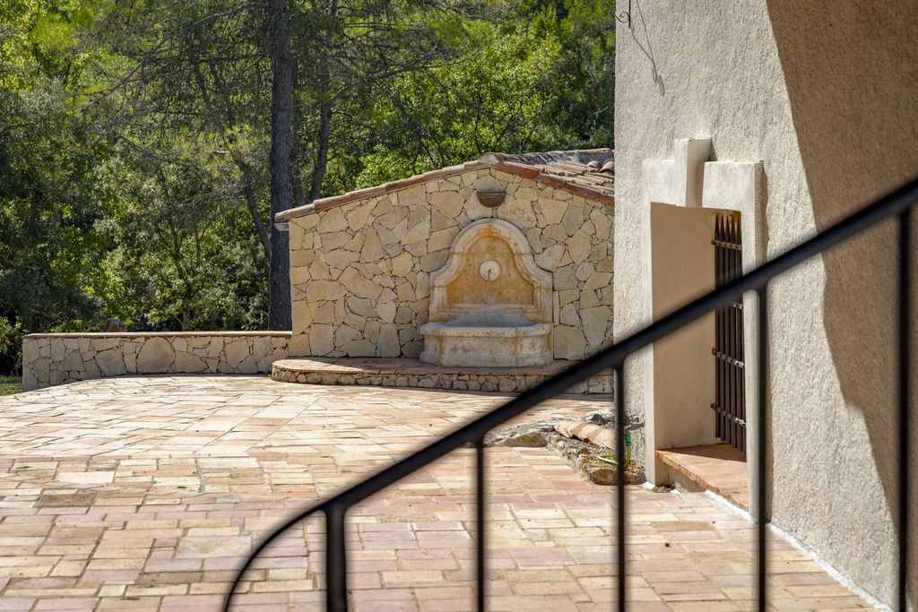 Property photo 1 of 30